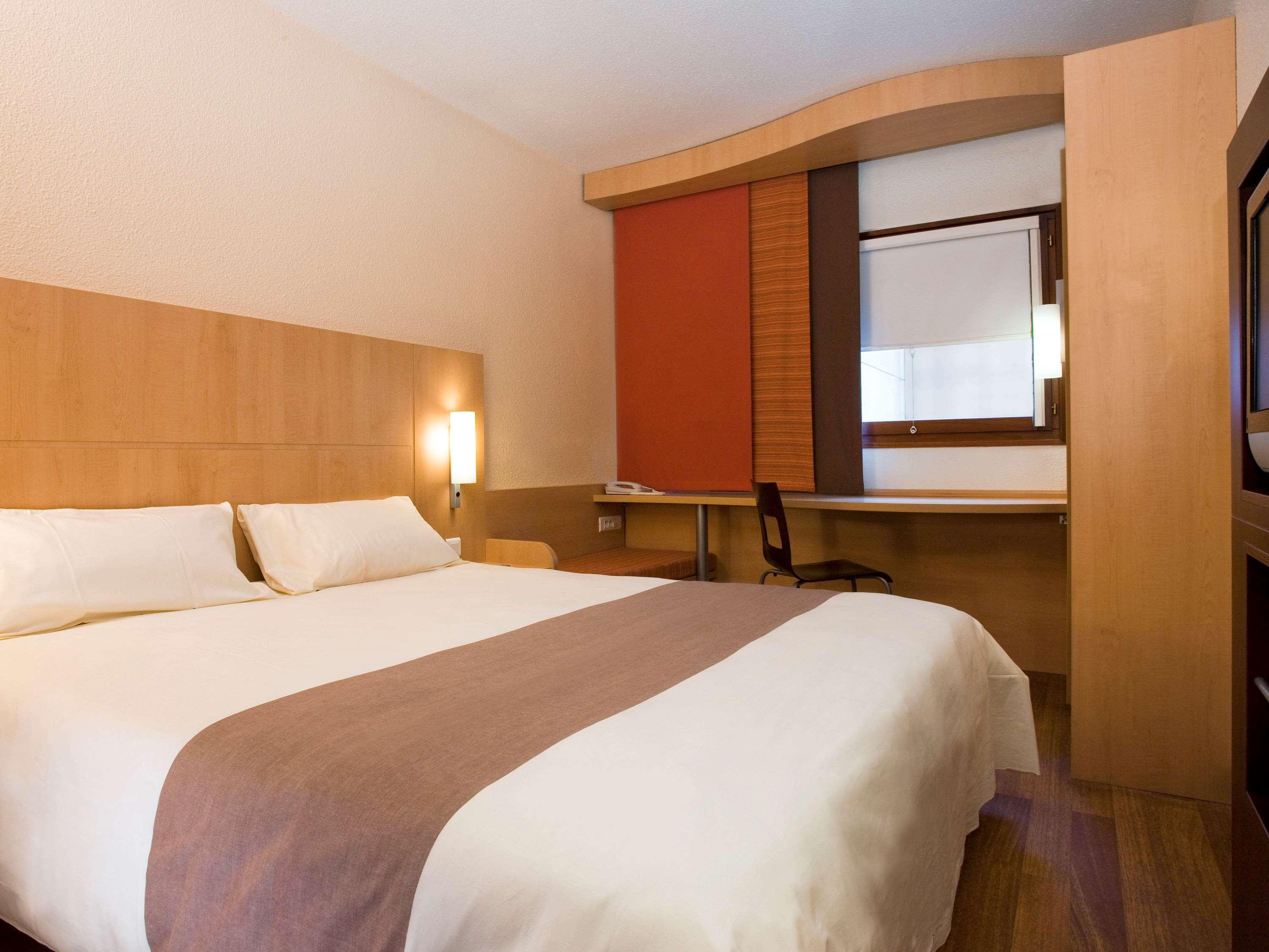 Ibis Hotel Koeln Airport Exteriör bild