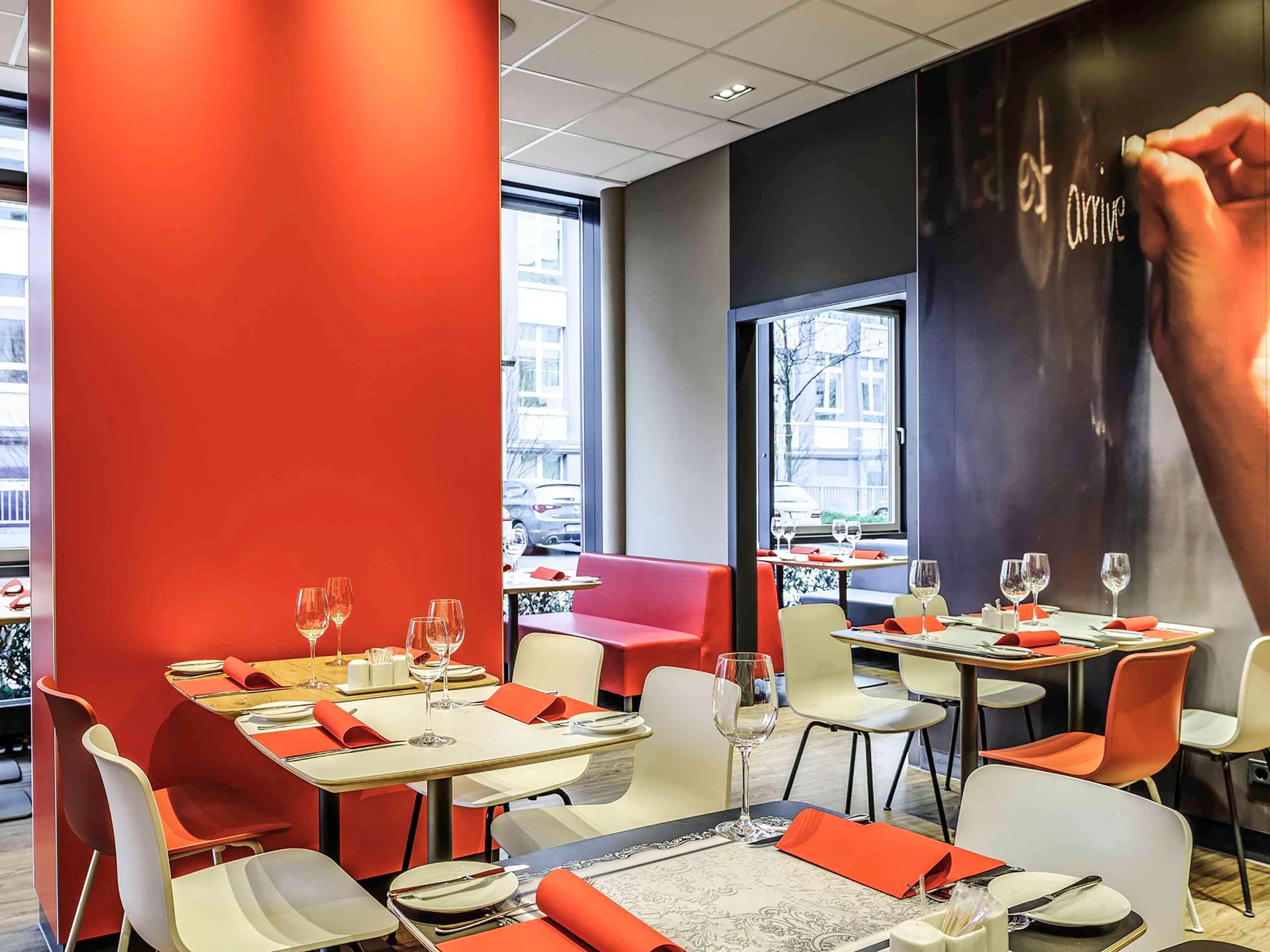 Ibis Hotel Koeln Airport Exteriör bild