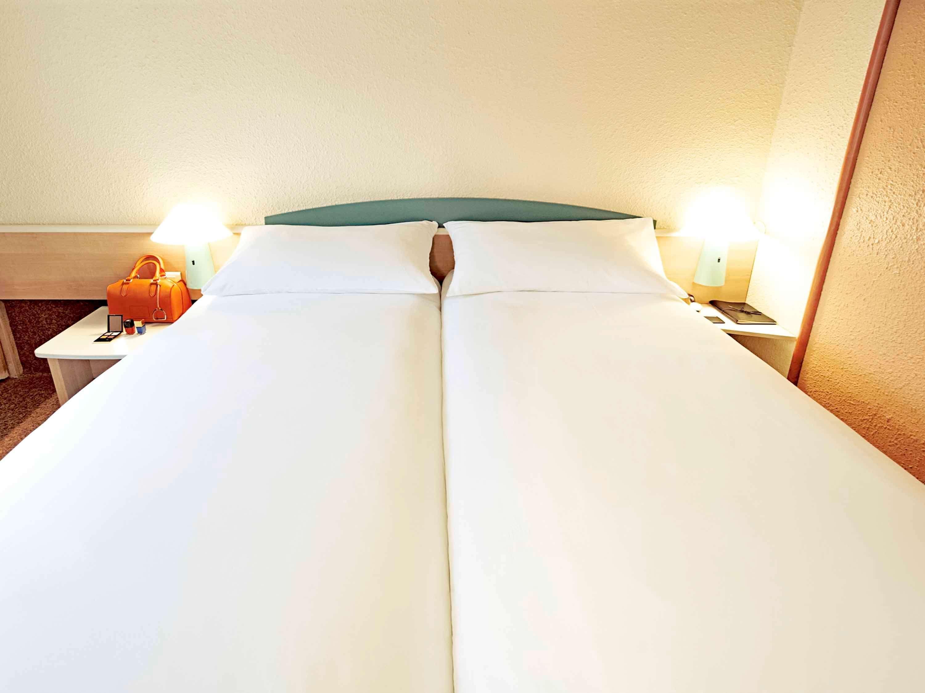 Ibis Hotel Koeln Airport Exteriör bild