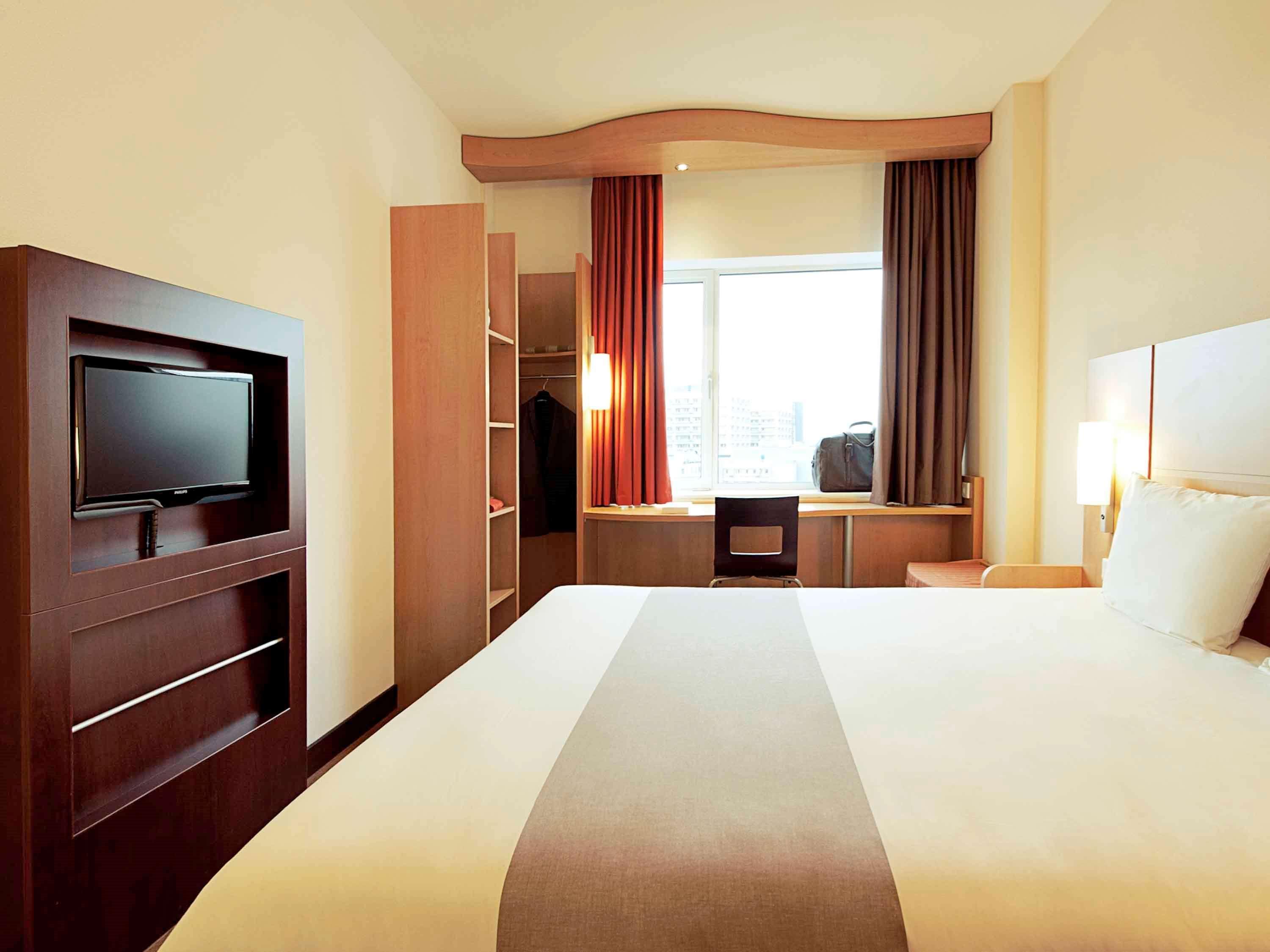 Ibis Hotel Koeln Airport Exteriör bild