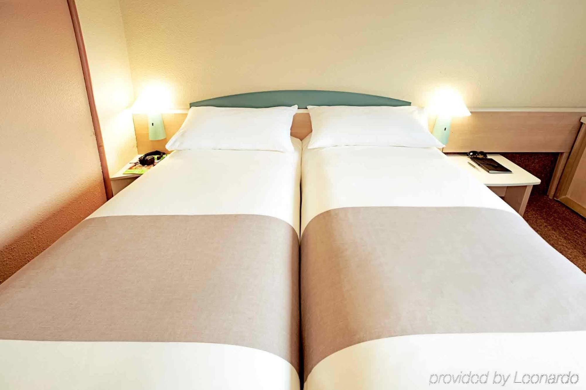 Ibis Hotel Koeln Airport Exteriör bild