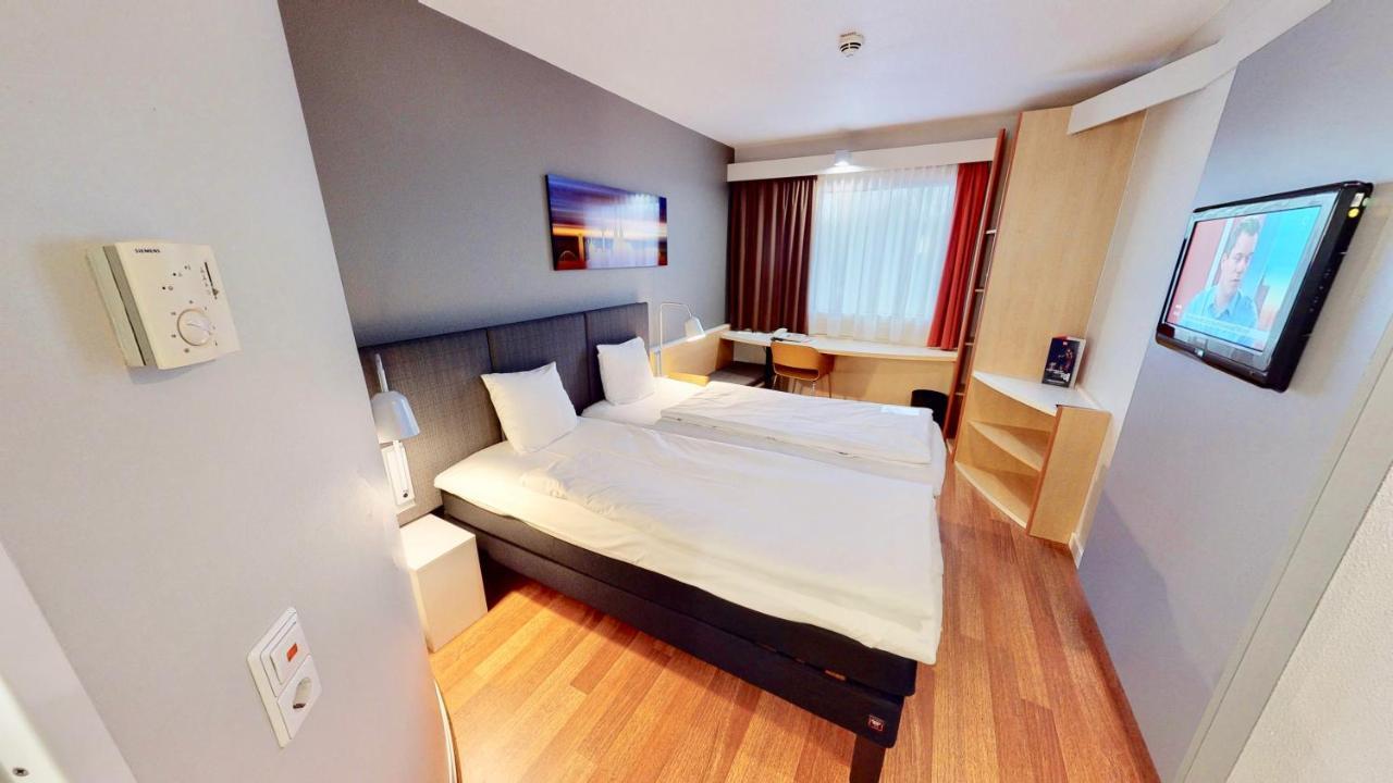 Ibis Hotel Koeln Airport Exteriör bild