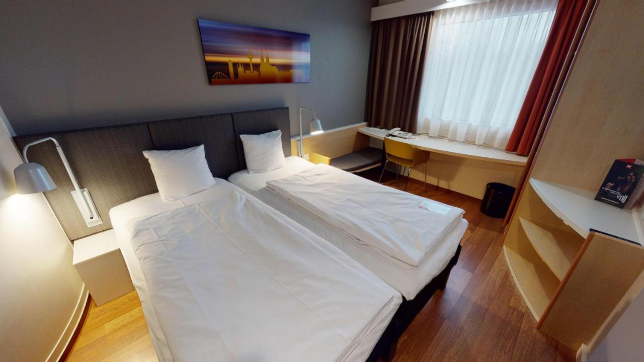 Ibis Hotel Koeln Airport Exteriör bild