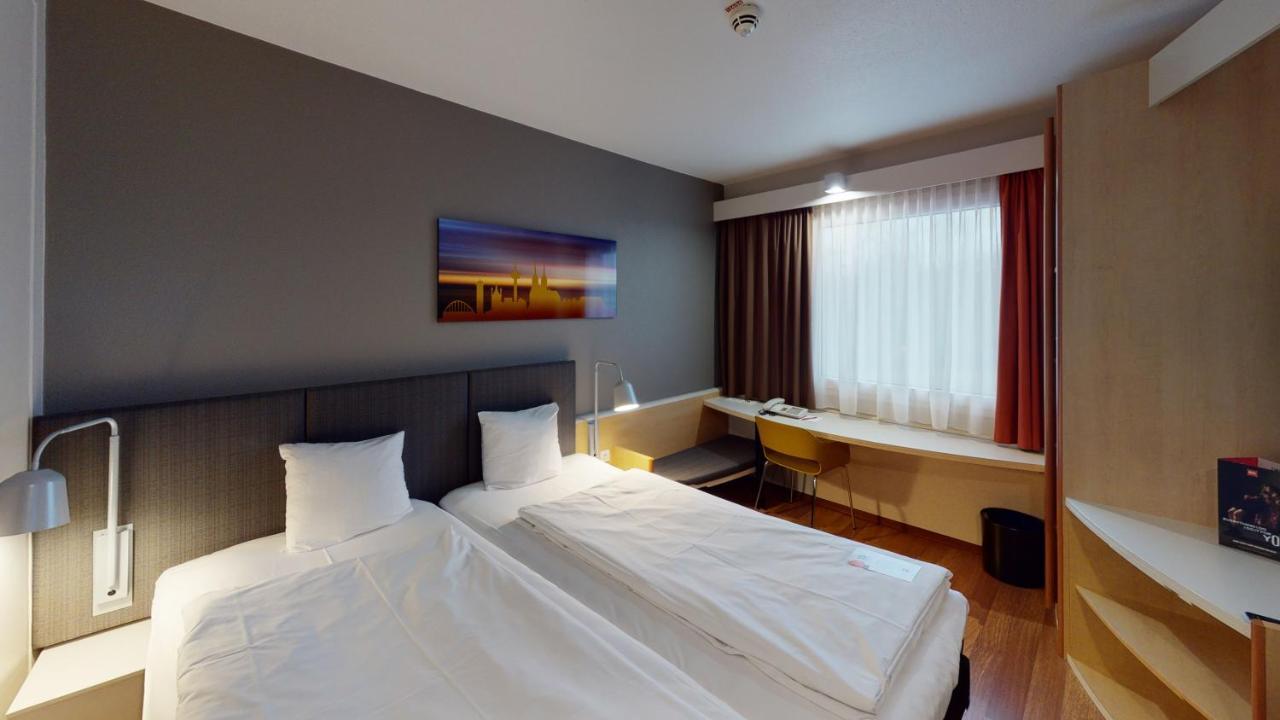 Ibis Hotel Koeln Airport Exteriör bild